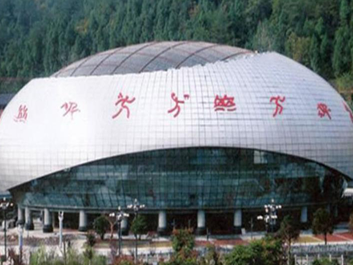 贵阳体育中心球形网架加工安装